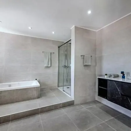 Stunnig 5 Bedroom Private Pool With Cinema Quarteira