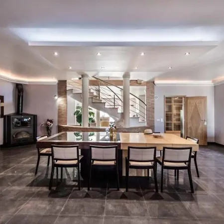 Stunnig 5 Bedroom Private Pool With Cinema