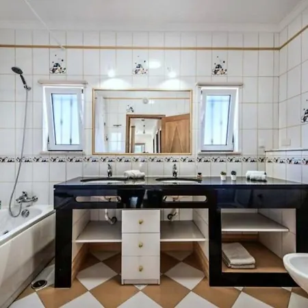 Stunnig 5 Bedroom Private Pool With Cinema