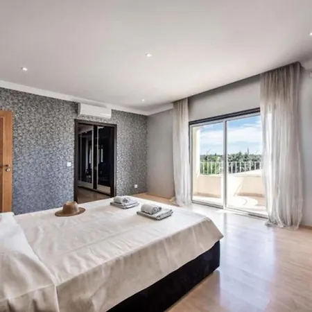 Villa Stunnig 5 Bedroom Private Pool With Cinema Quarteira