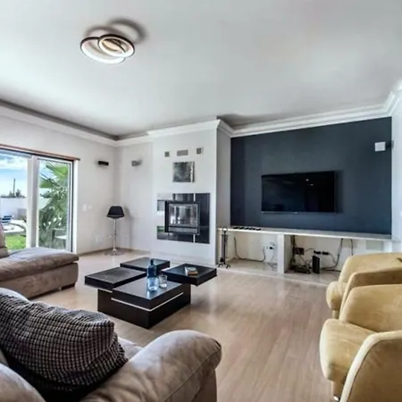 Villa Stunnig 5 Bedroom Private Pool With Cinema Quarteira